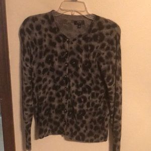 100% cashmere APT 9 sweater. Never been worn.